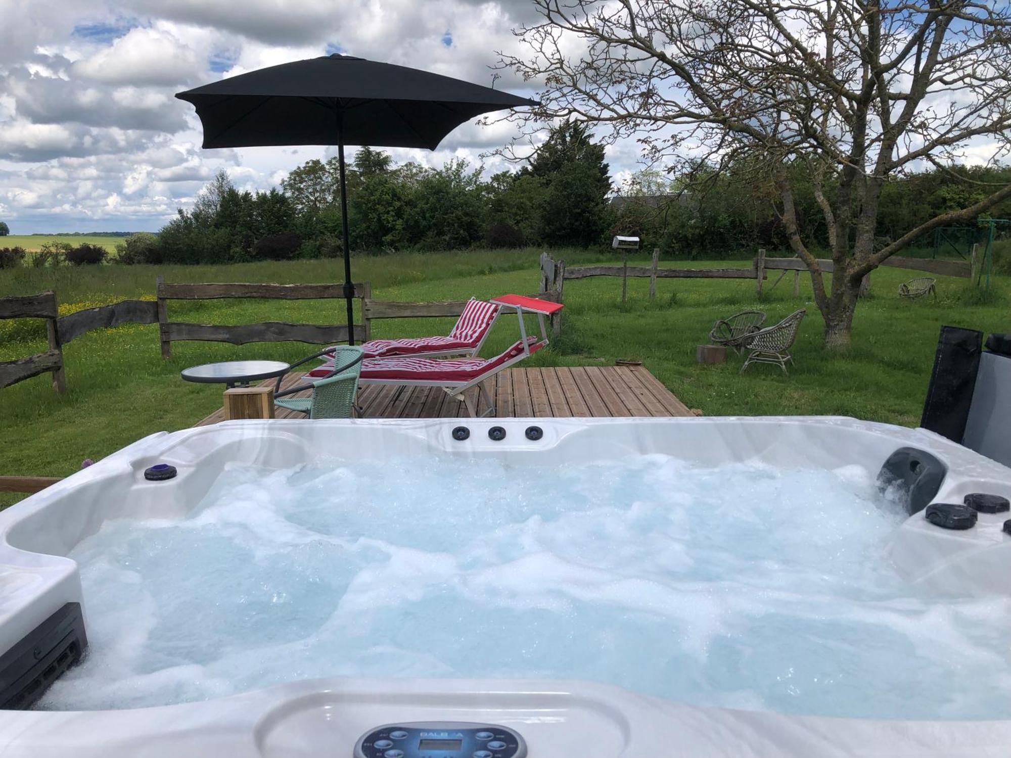 Le Spa Est Dans Le Pre Trigueres 外观 照片