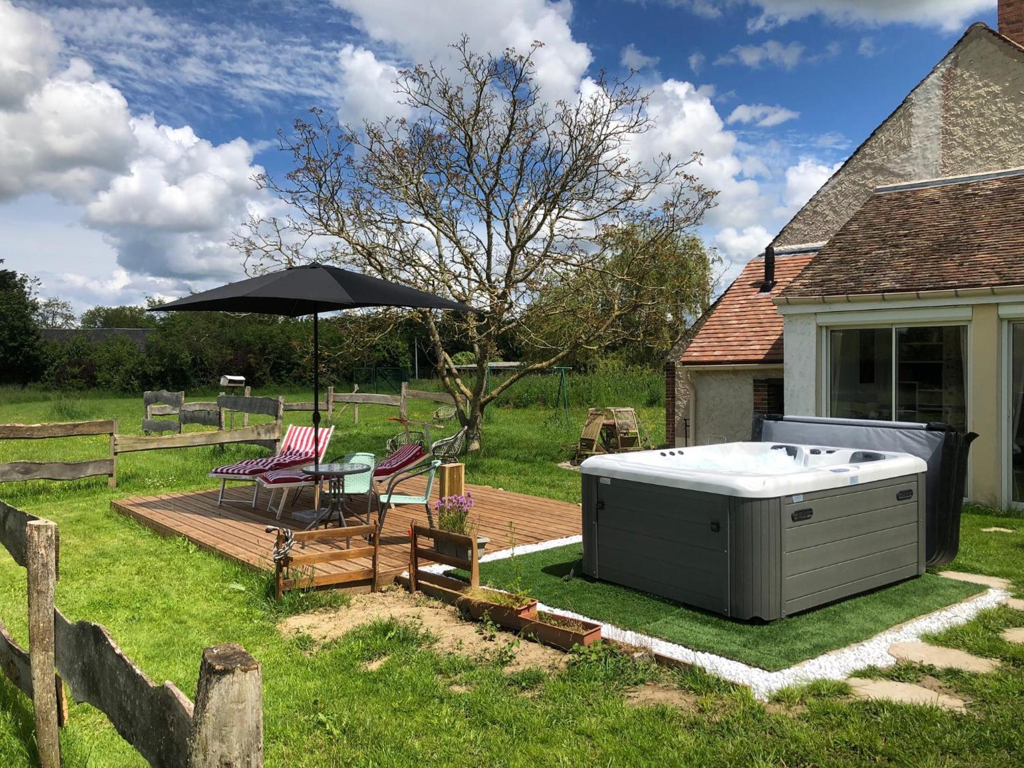 Le Spa Est Dans Le Pre Trigueres 外观 照片